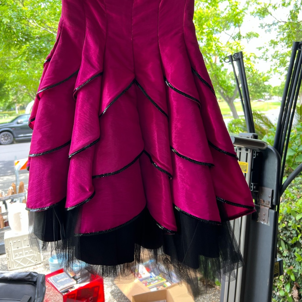 Betsy Johnson formal dress size 4